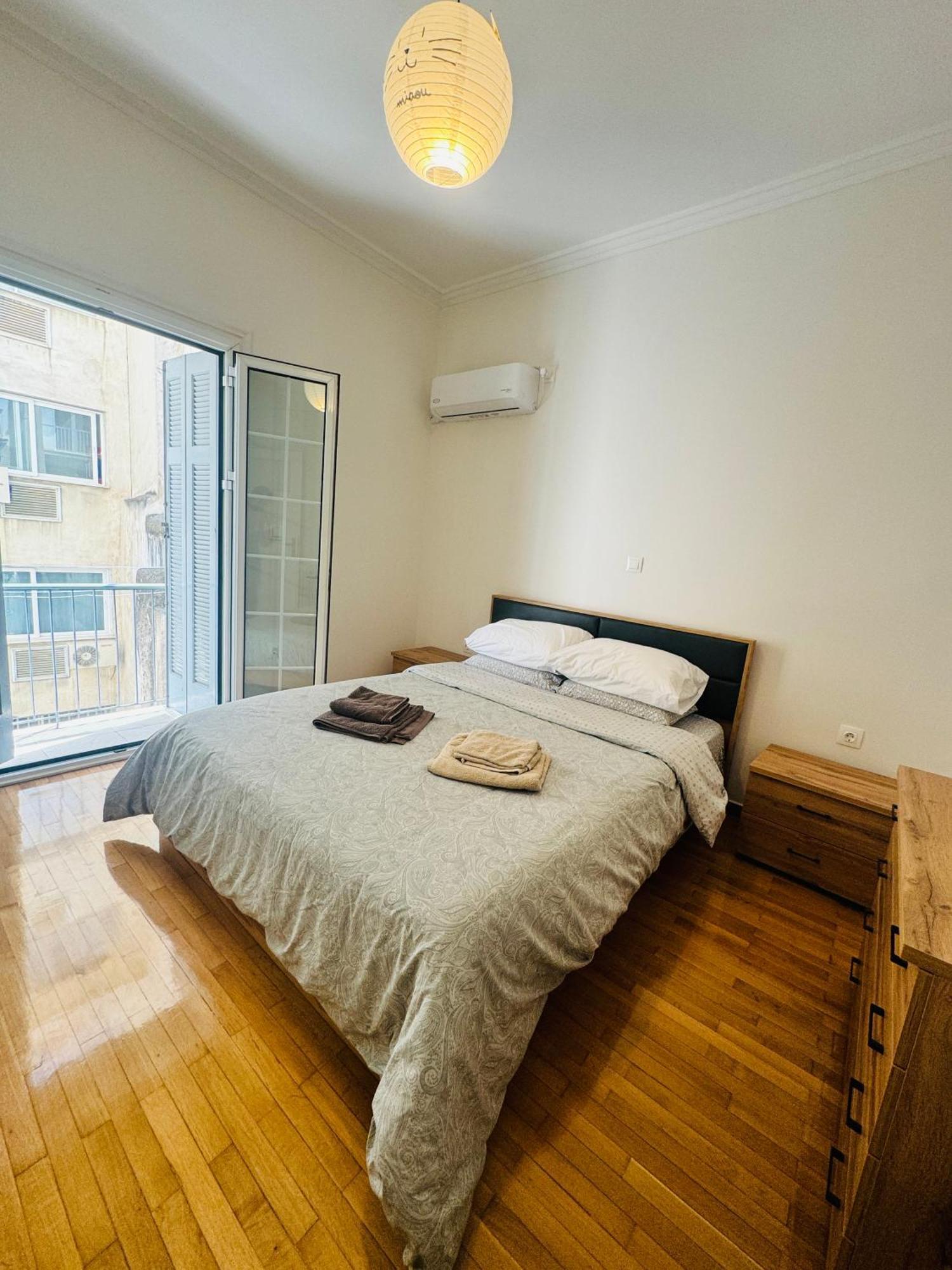 Renovated Central 3 Bedroom Apartment Афины Экстерьер фото
